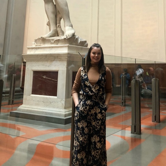 Meet your Posher, Mickaela - Picture 4 of 7